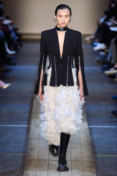 Look 27